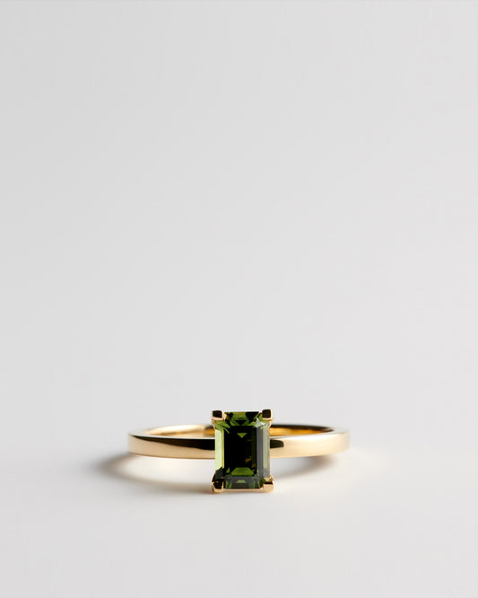 Solitaire 02 - 4 Claw Emerald