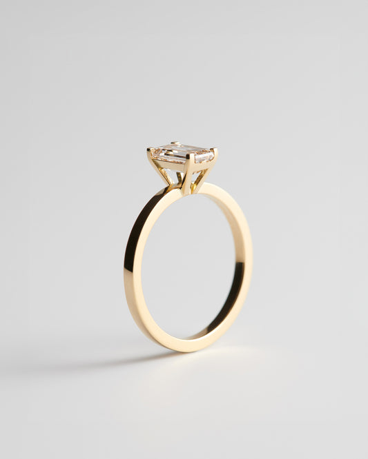 Solitaire - 4 Claw Emerald - Champagne Diamond