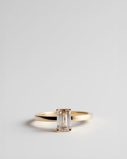 Solitaire - 4 Claw Emerald - Champagne Diamond