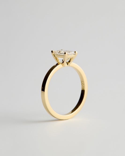 Solitaire 4 Claw Emerald - White Diamond