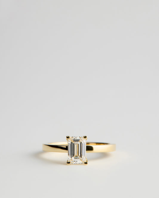Solitaire 4 Claw Emerald - White Diamond