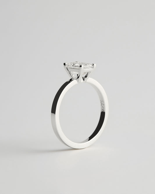 Solitaire - 4 Claw Emerald - White Diamond