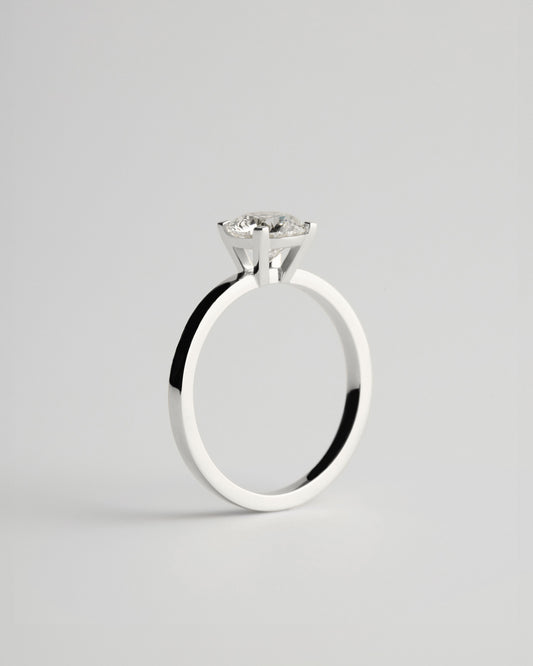 Solitaire - 4 Claw Round - White Diamond