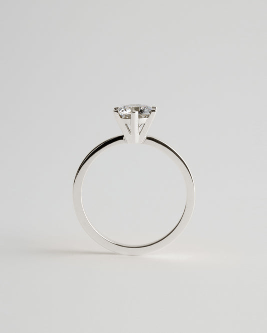 Solitaire - 6 Claw Round - White Diamond