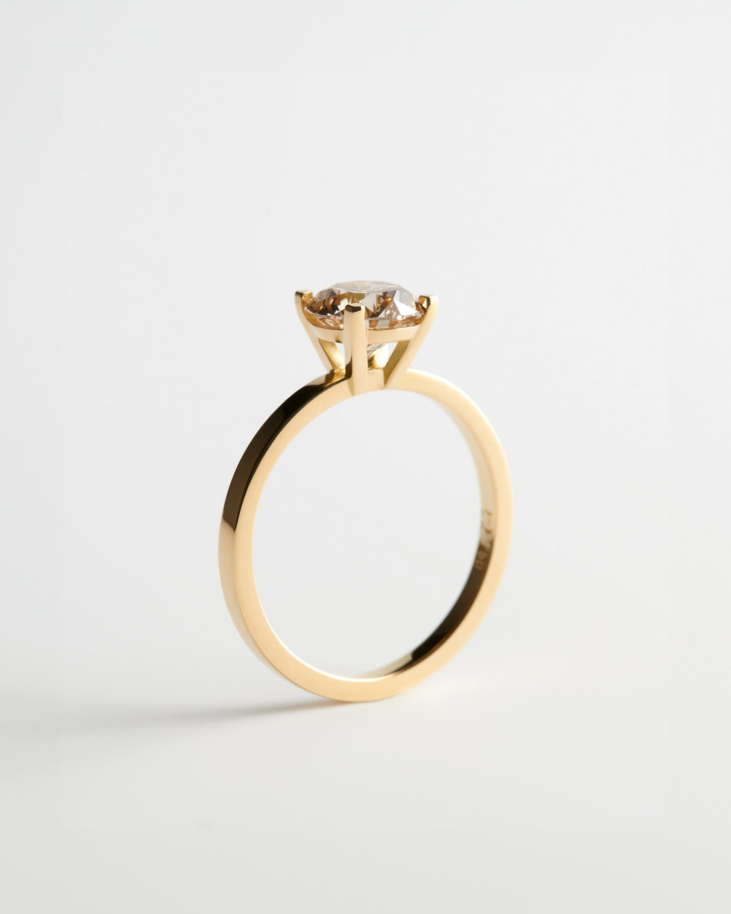 Solitaire - 4 Claw Round - Champagne Diamond (Sol 22)