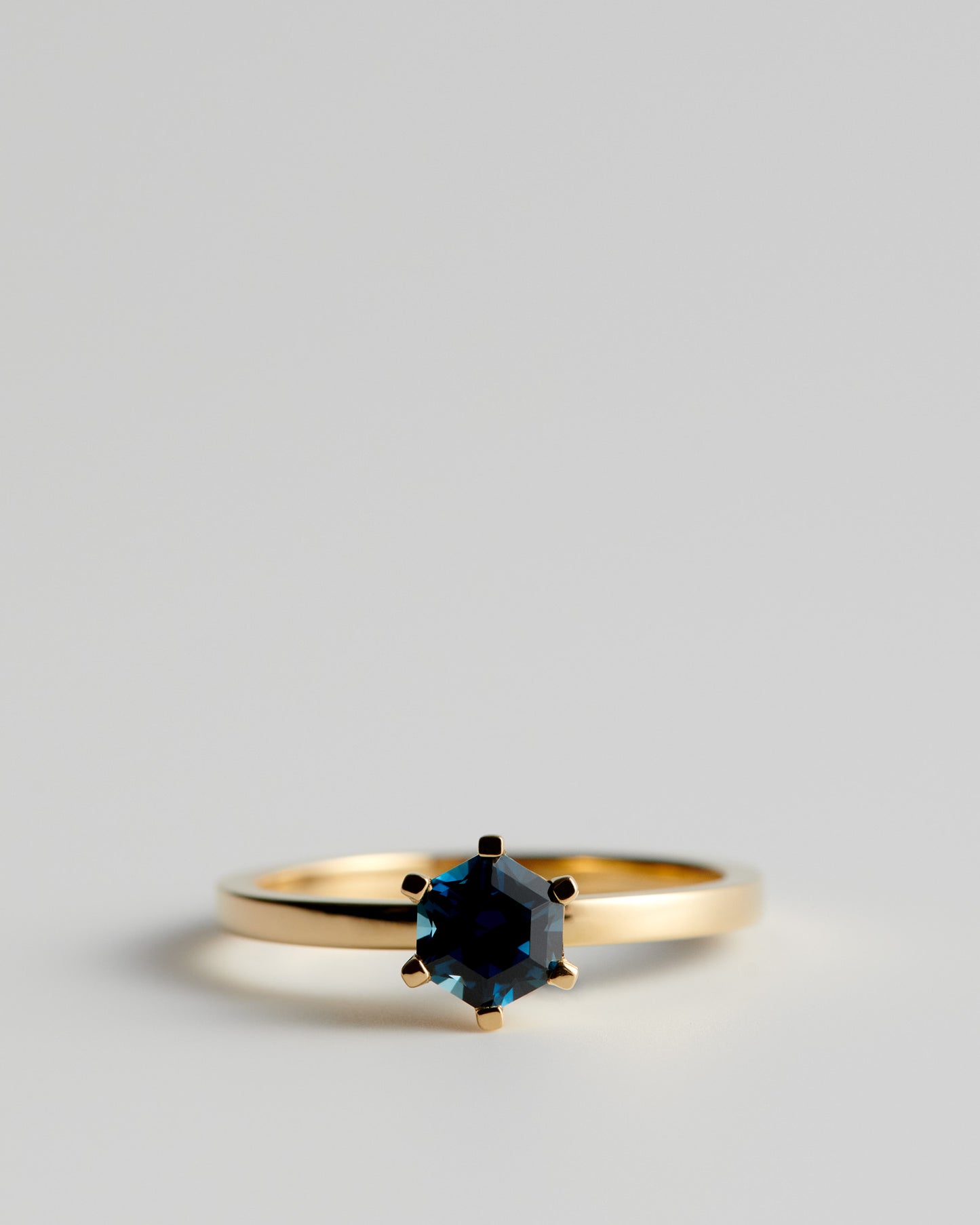Solitaire - 6 Claw Hexagonal - Australian Sapphire (Sol 10)