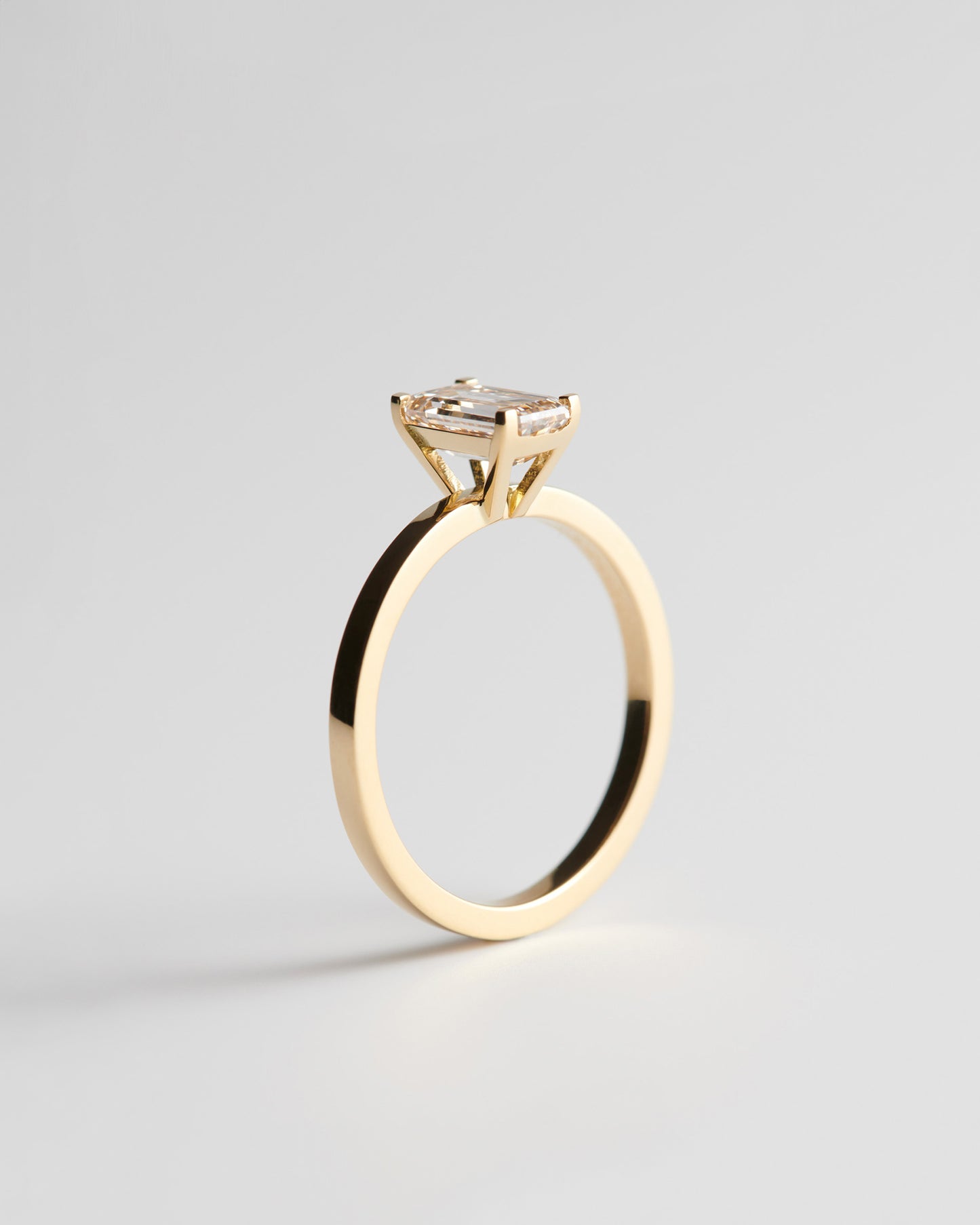 Solitaire - 4 Claw Emerald - N/S Champagne Diamond (Sol 15)