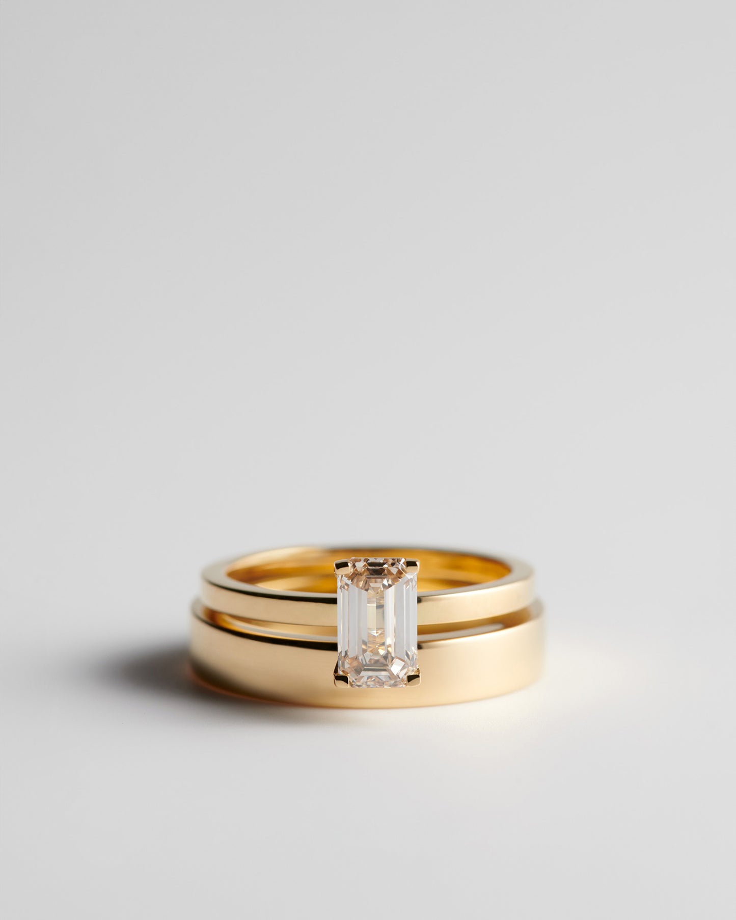 Solitaire - 4 Claw Emerald - Champagne Diamond