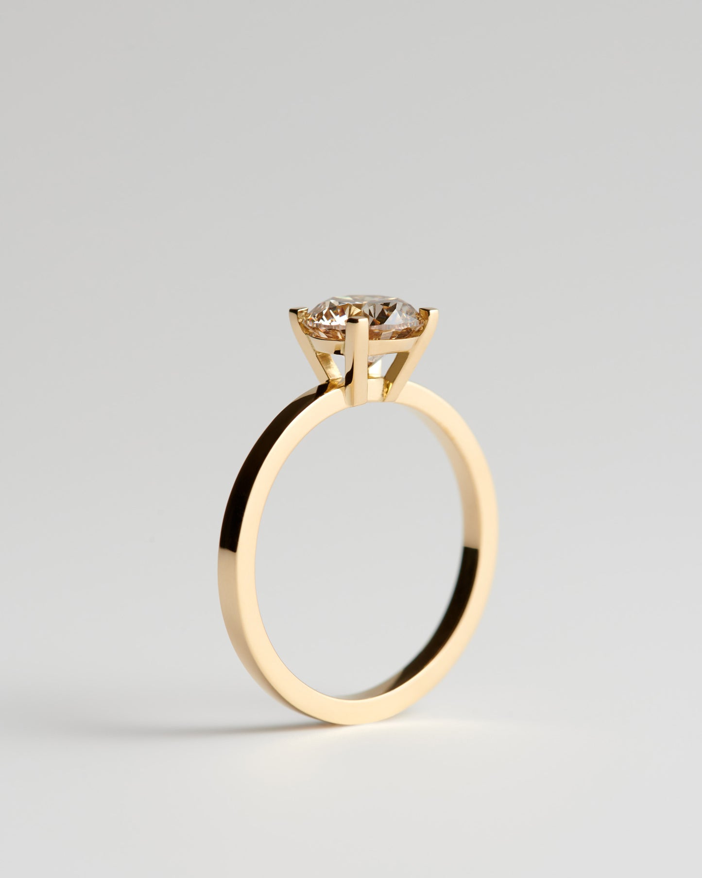 Solitaire - 4 Claw Round - Champagne Diamond