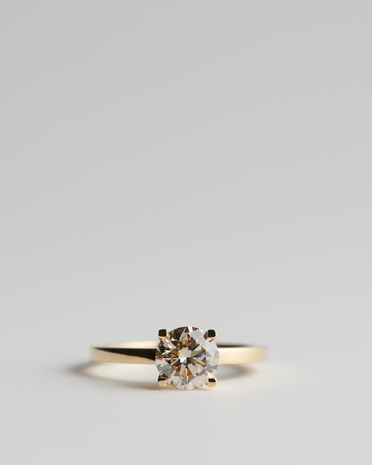 Solitaire - 4 Claw Round - Champagne Diamond