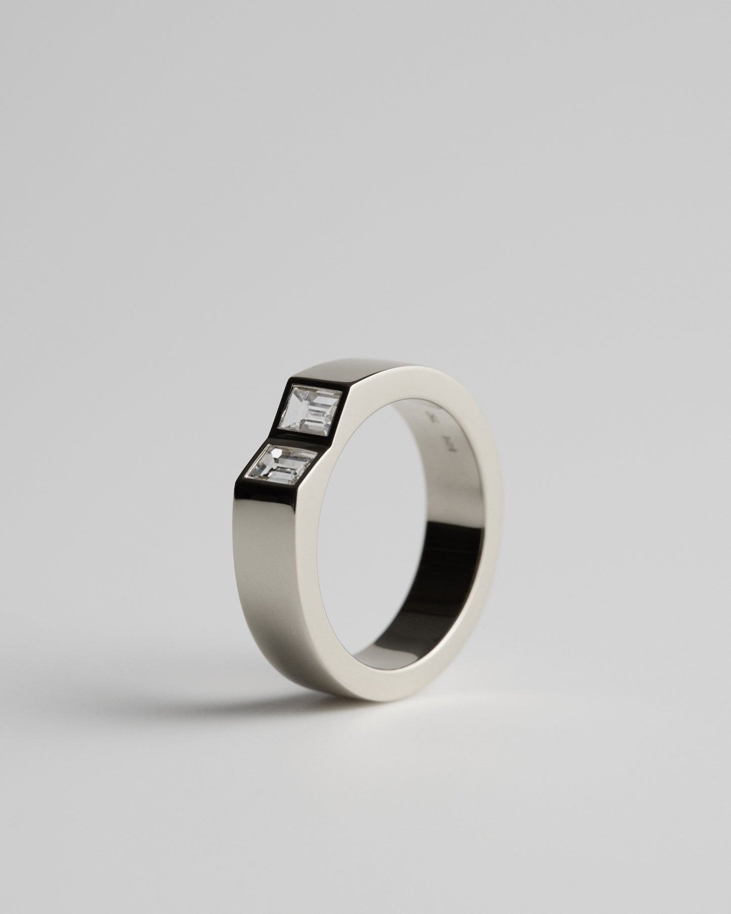 Joan Band 243 - White Diamonds