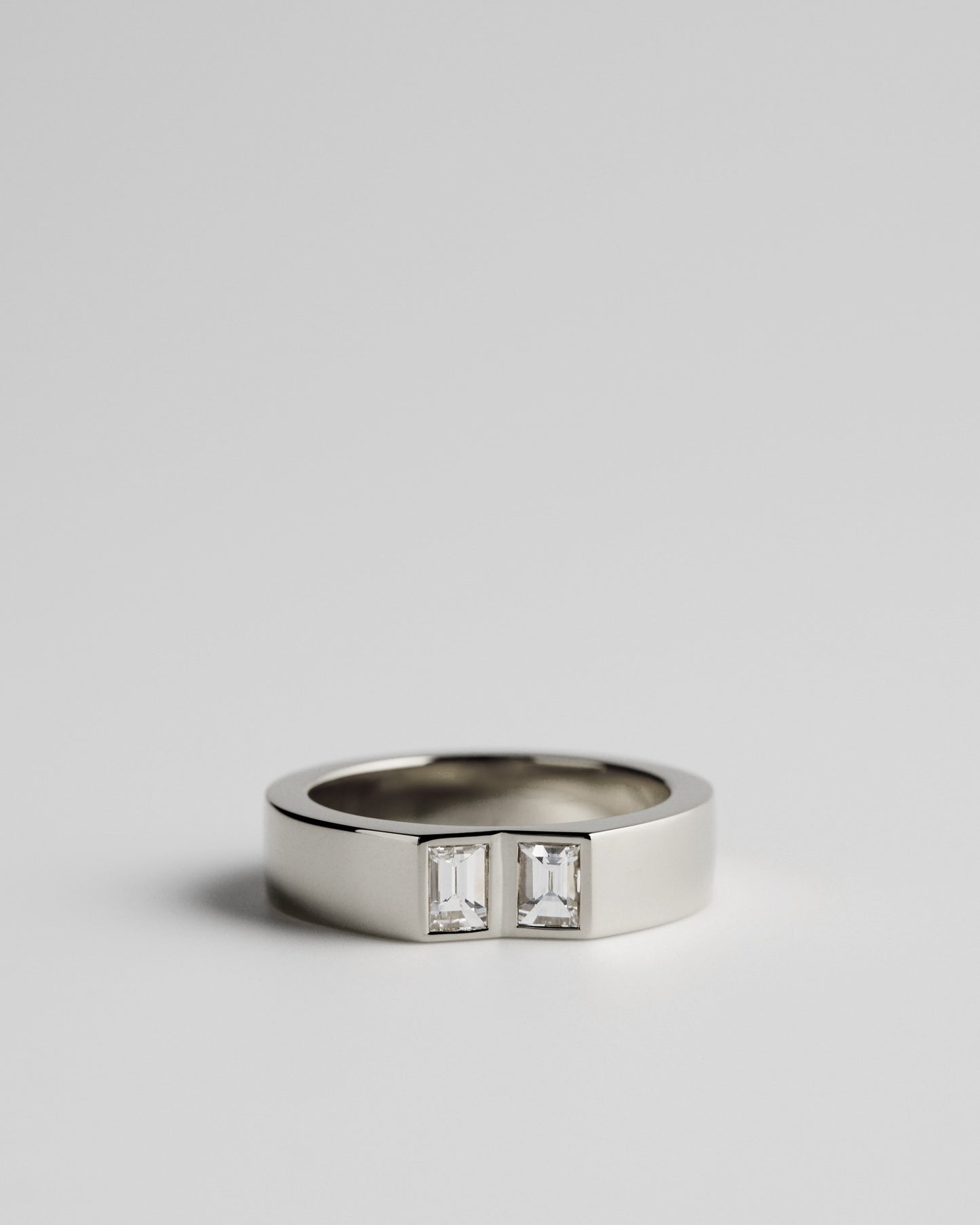 Joan Band 243 - White Diamonds
