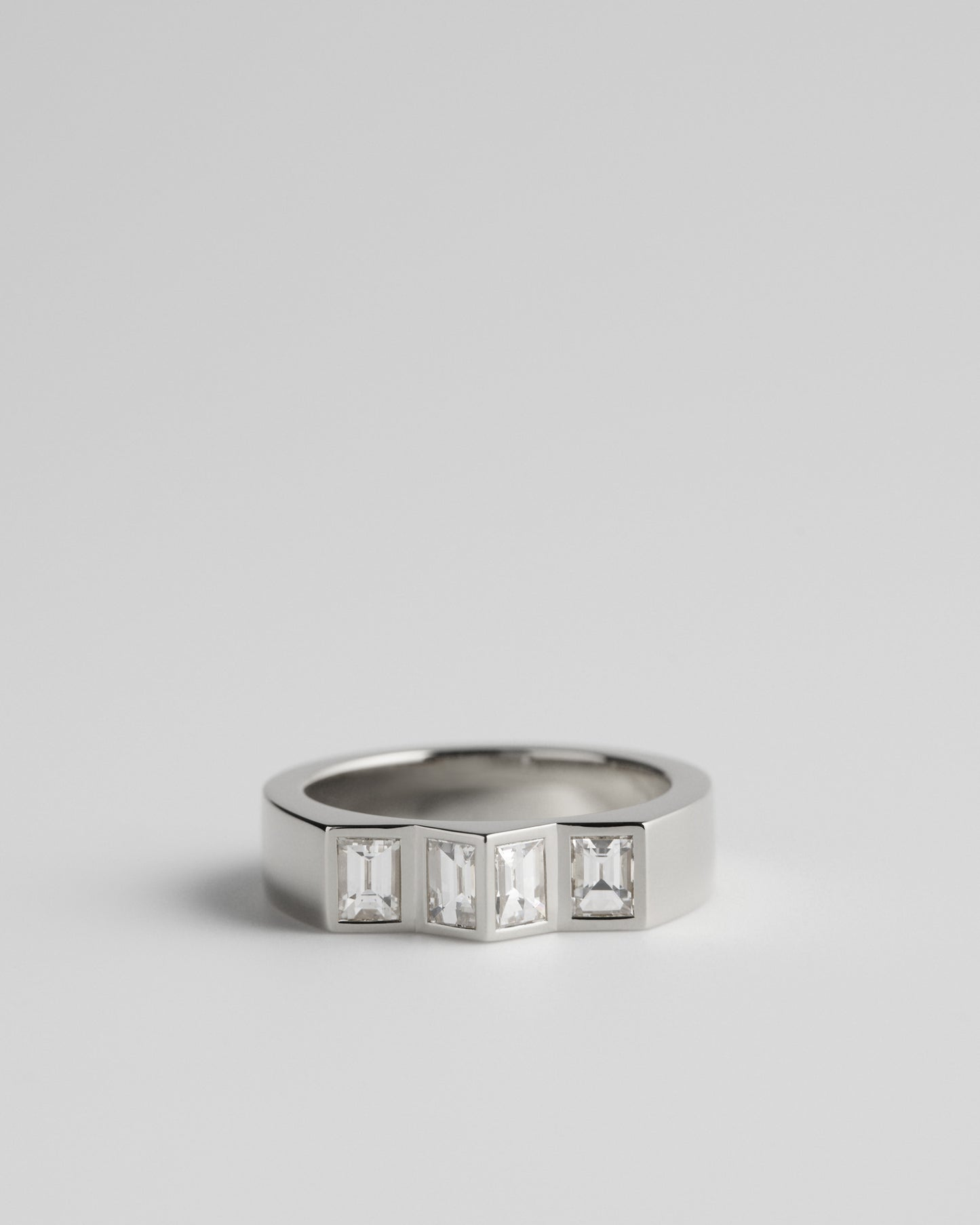 Joan Band 443 - White Diamonds