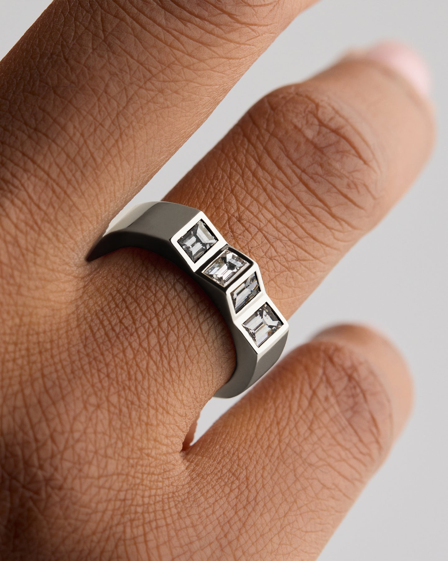 Joan Band 443 - White Diamonds