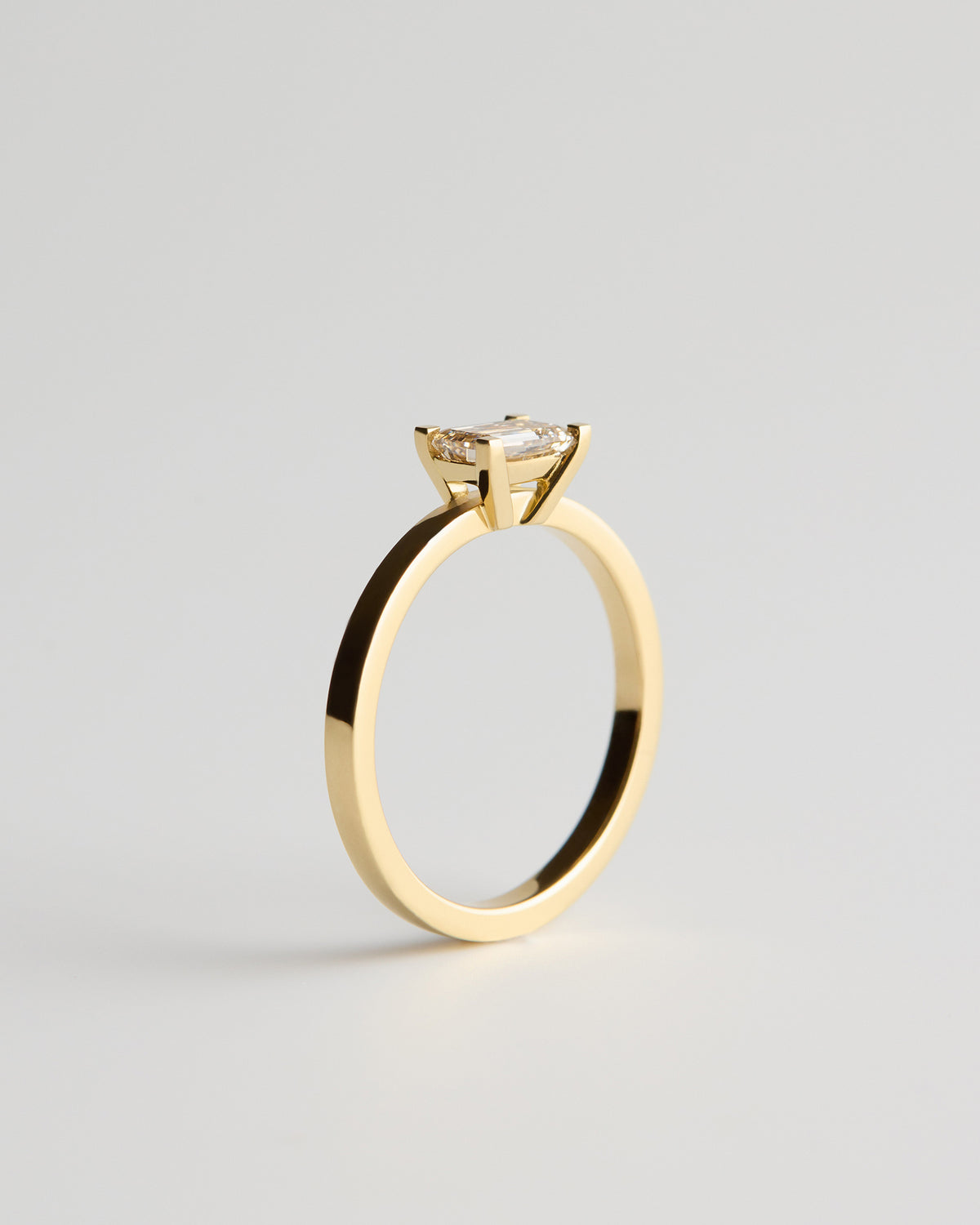 Solitaire - 4 Claw Emerald - Champagne Diamond