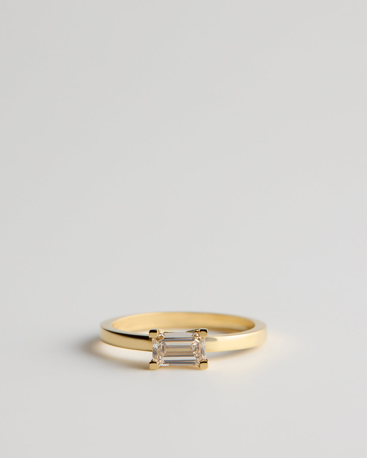 Solitaire - 4 Claw Emerald - Champagne Diamond
