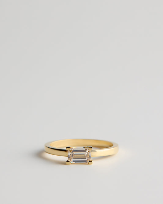 Solitaire - 4 Claw Emerald - Champagne Diamond